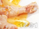 Рецепта Задушени пилешки бутчета със сос от портокал и бяло вино и картофено пюре